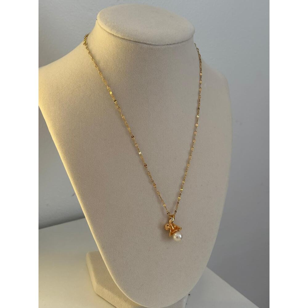 Gold Flower Pearl Pendant Necklace Stainless Steel Elegant Minimal Gift - Picture 3 of 5